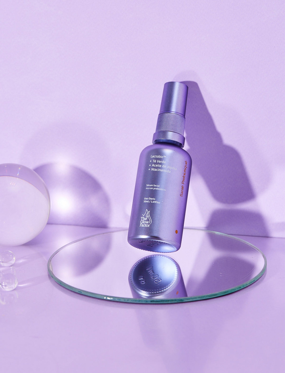 Sérum Santé Prebiotiqué de The Glow Factor de tecnología avanzada con prebióticos y textura liviana que hidrata profundamente y fortalece la barrera cutánea